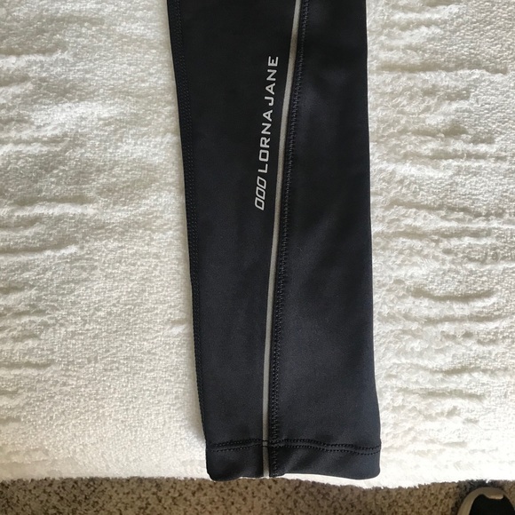 Lorna Jane high waisted 7/8 leggings - Picture 5 of 7